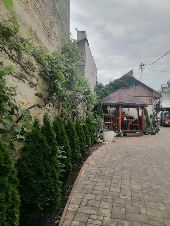 Helga House Hostel Turda Exterior foto
